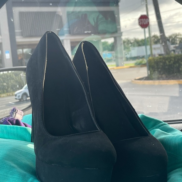 Heels - Picture 3 of 3